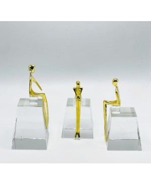  Ensemble de 3 Statuts femmes Assises en Cristal et Inox doré